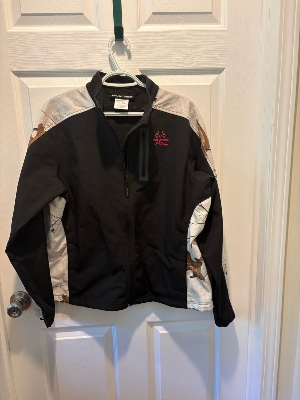 Realtree Women’s L 12/14 Softshell Jacket Xtra Colors Snow Camo Black Pink